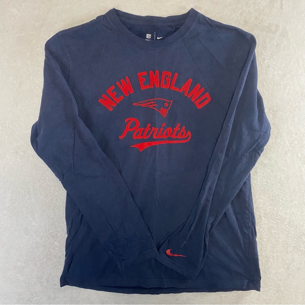 NFL Team Apparel Nike New England Patriots Long Sleeve Pullover Felt Graphic XL
